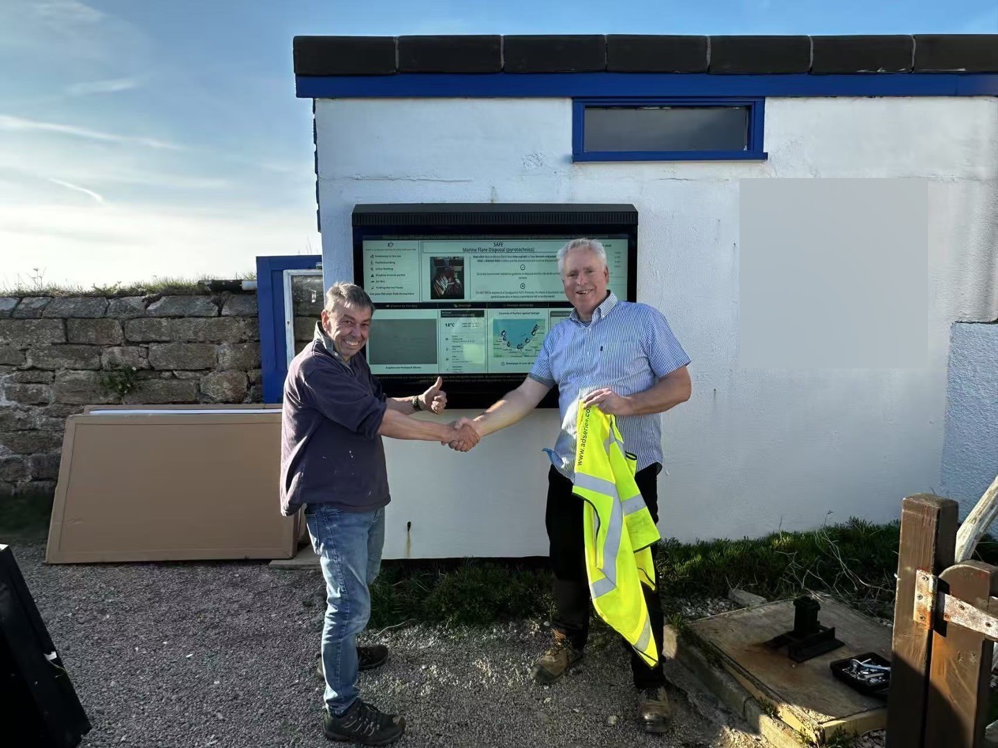 Outdoor display installation and handover at a coastal location